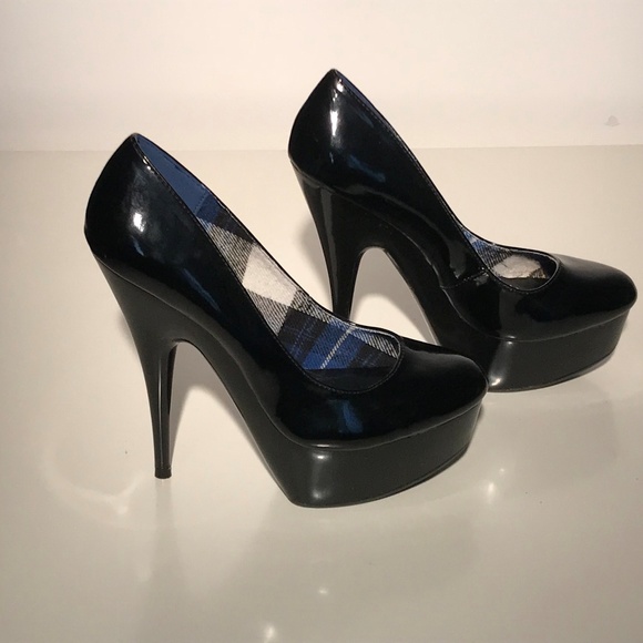 Fahrenheit Platform Stiletto Pump - Picture 3 of 8